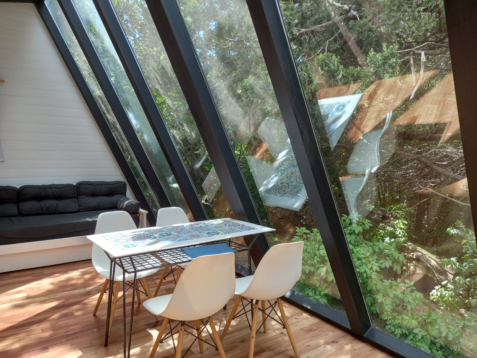 Casa Inmersa en el Bosque 